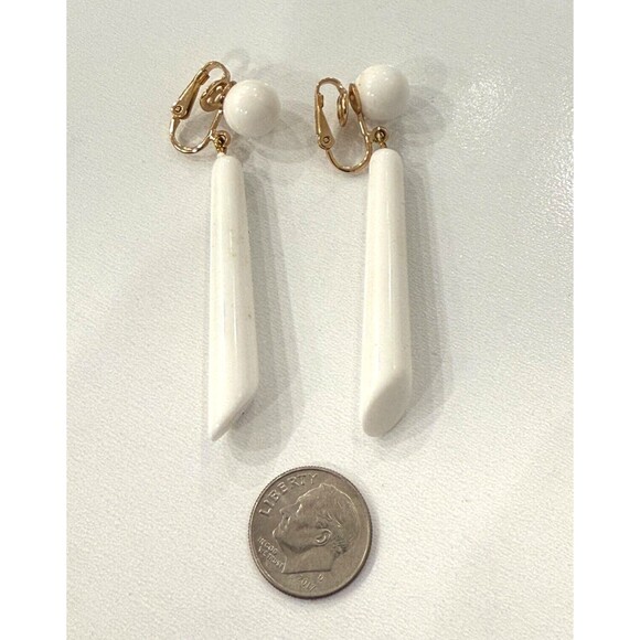 Vintage Crown Trifari Designer Stamped White Clip On Earrings - Picture 2 of 5